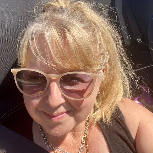 Meet your Posher, Michelle - Picture 1 of 1